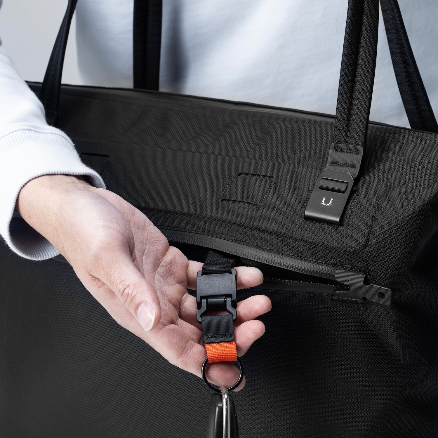 WPT Shldr Tote - Image 17