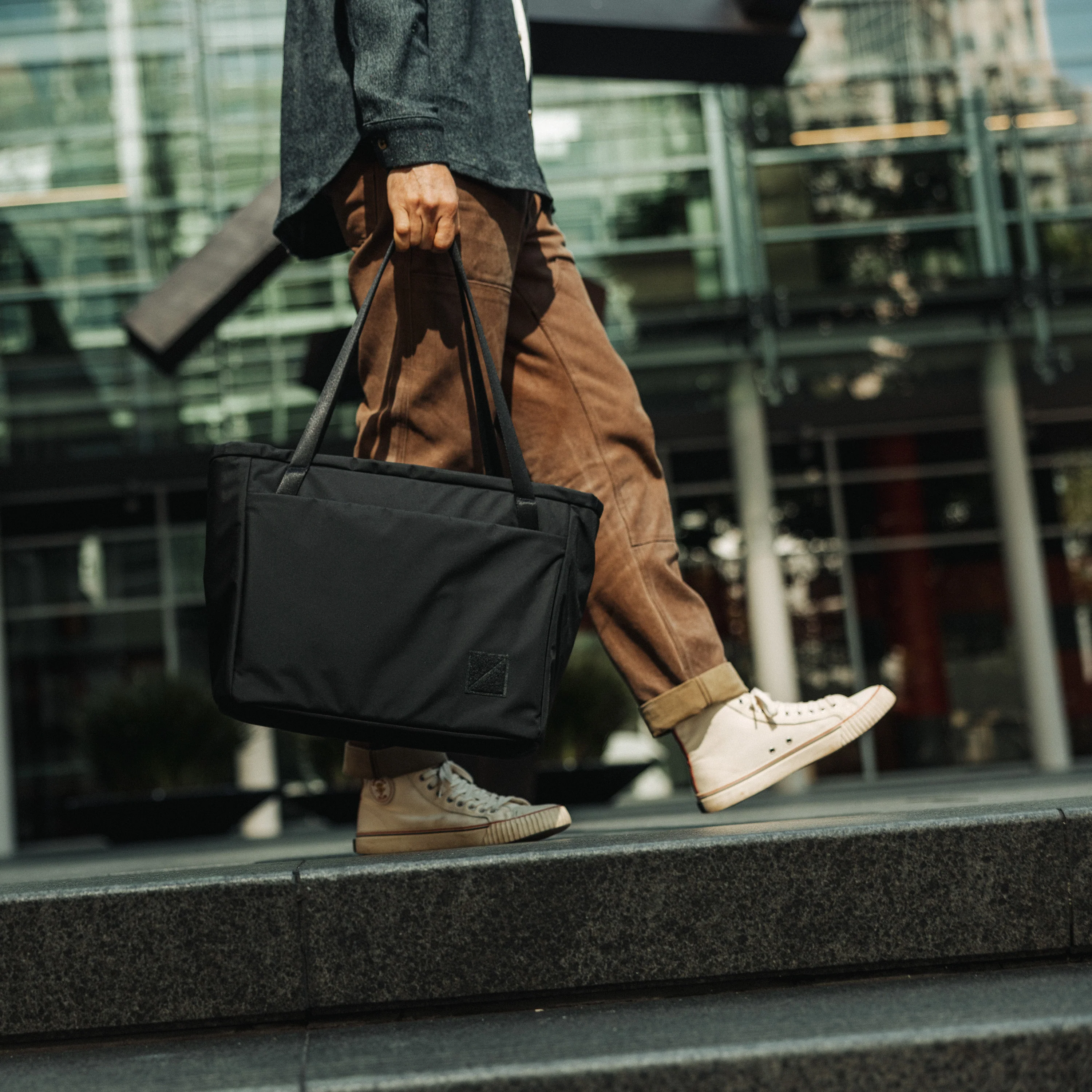 Civic Daily Tote 24 L - Image 12