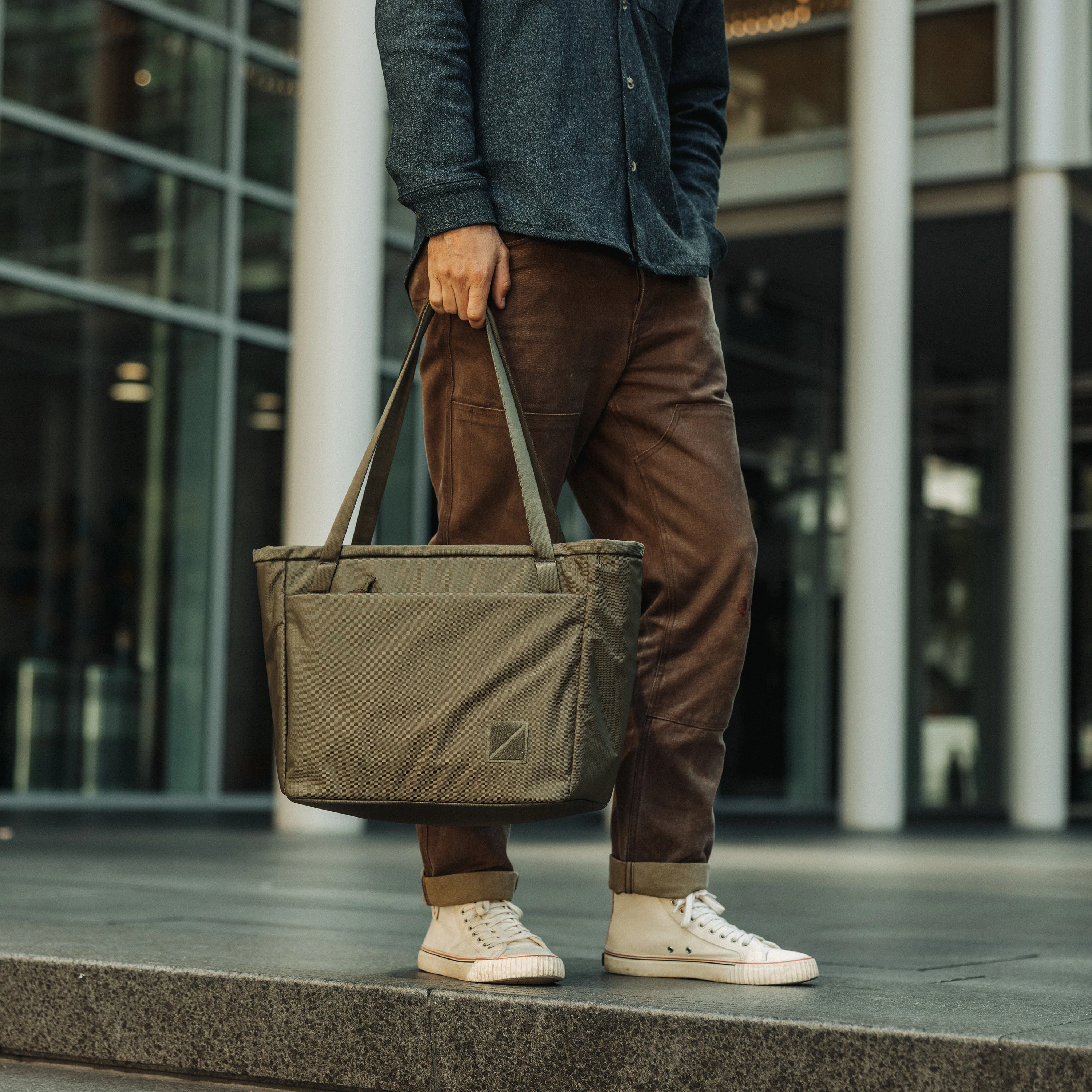 Civic Daily Tote 24 L - Image 38