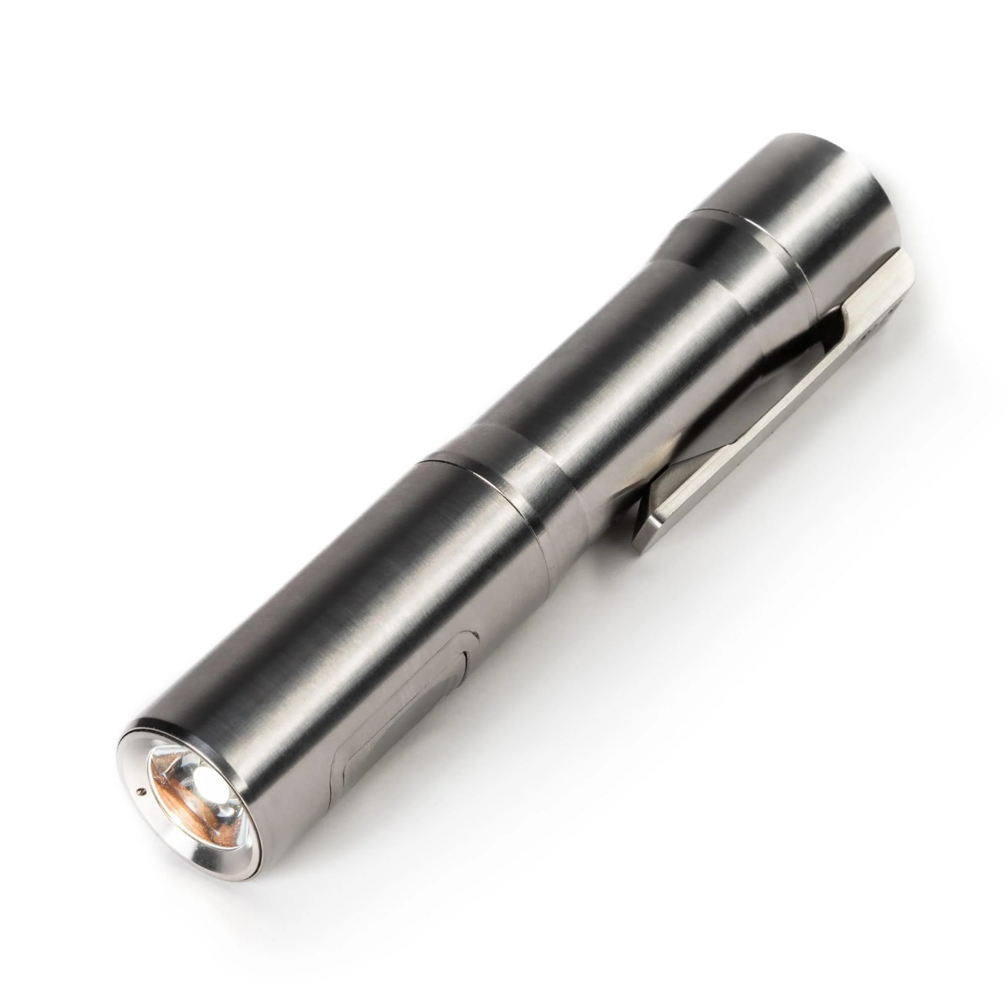Rampant™ R4 EDC Titanium Flashlight - Image 10