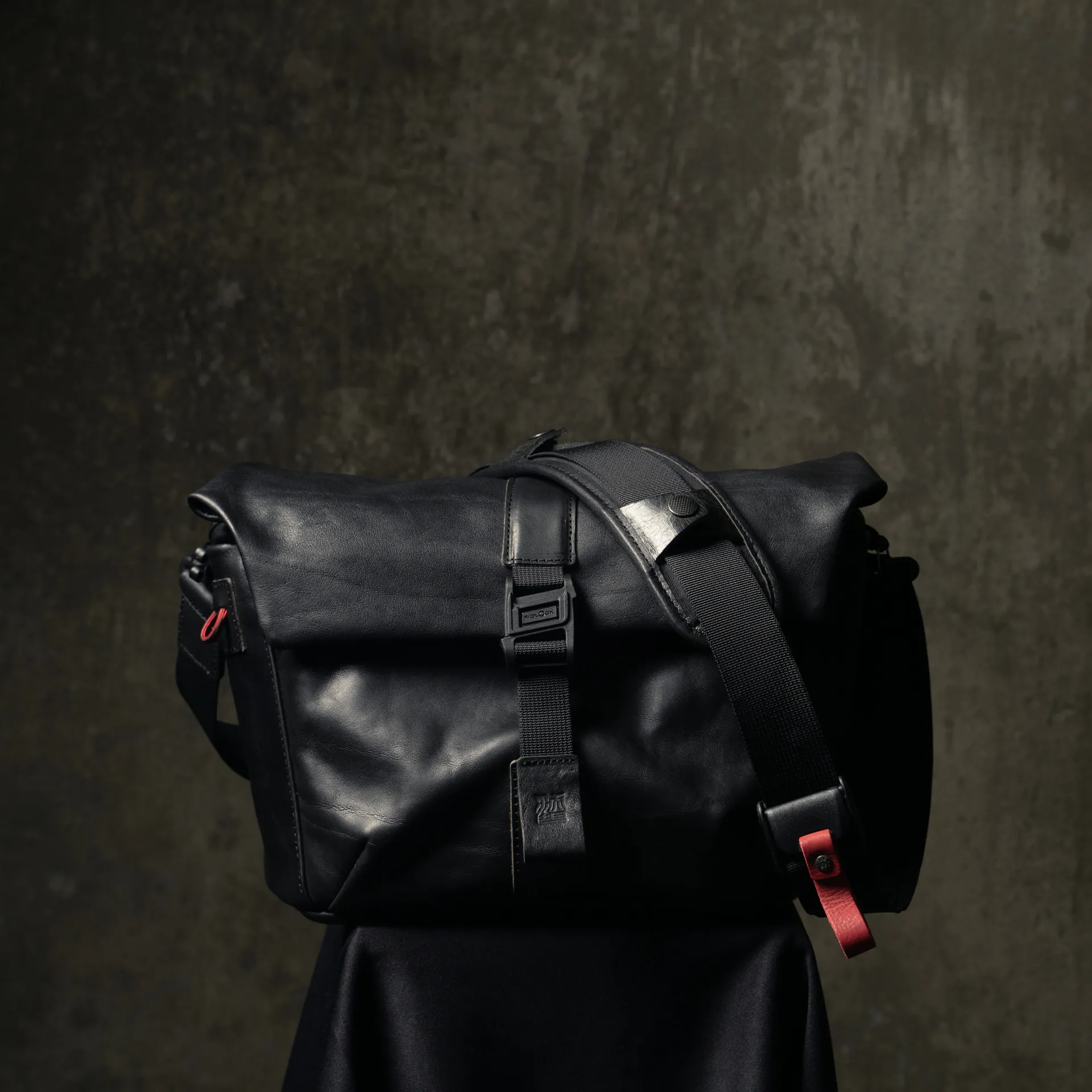 Pilot Leather Travel Camera Bag 7 L - Image 13