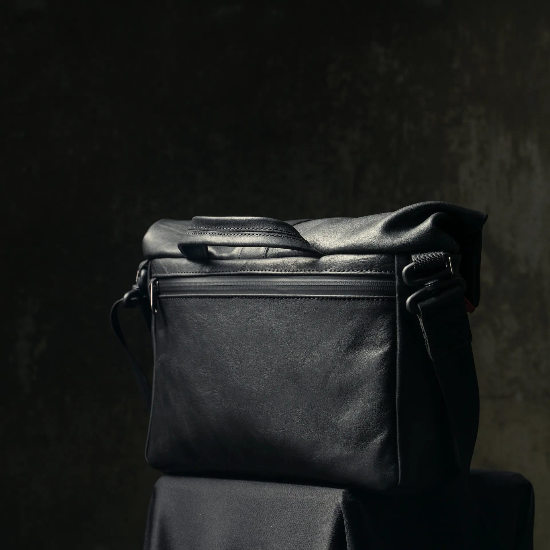 Pilot Leather Travel Camera Bag 7 L - Image 17