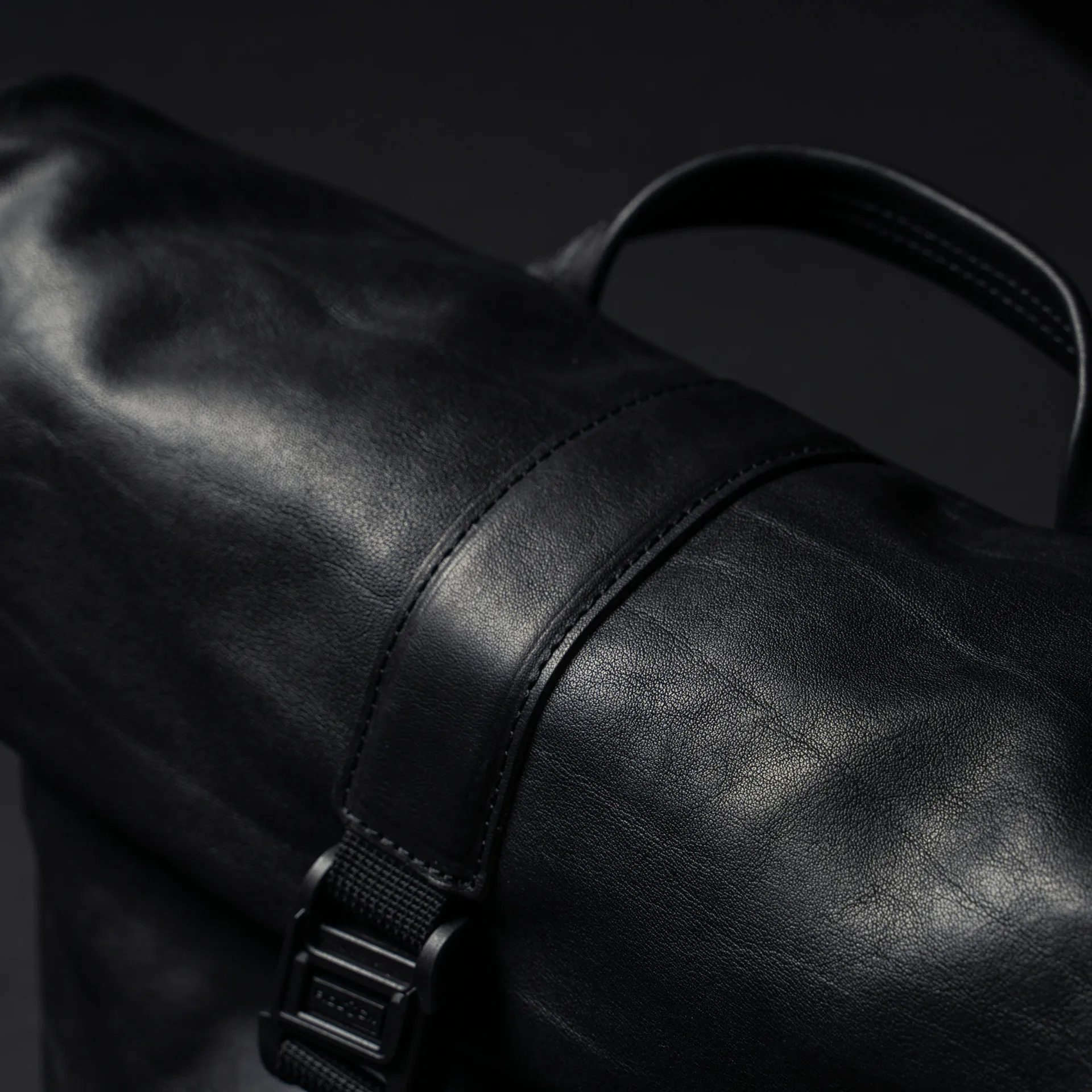 Pilot Leather Travel Camera Bag 7 L - Image 18