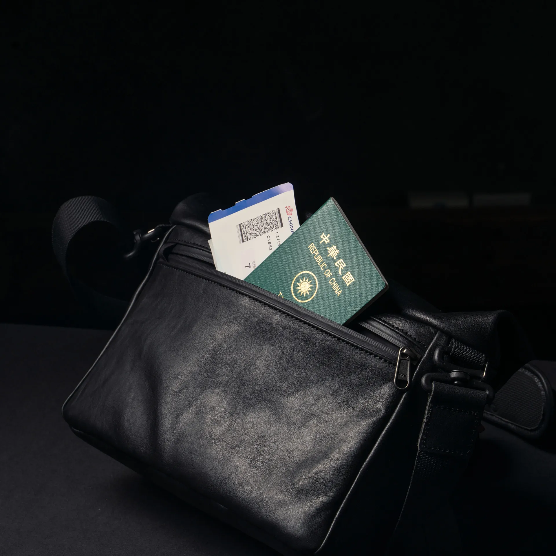 Pilot Leather Travel Camera Bag 7 L - Image 22