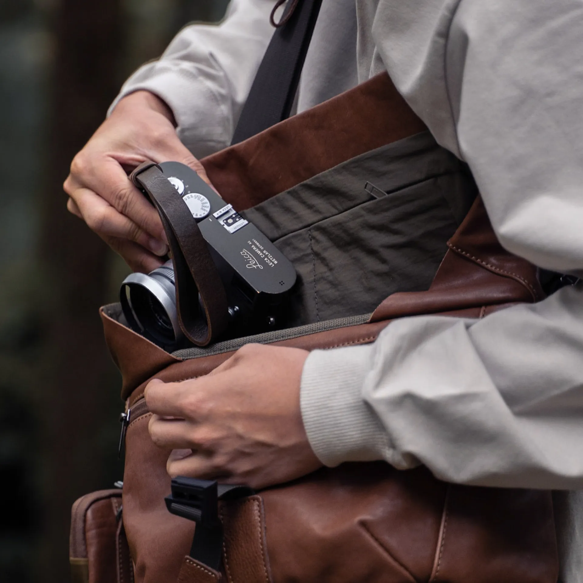 Pilot Leather Travel Camera Bag 7 L - Image 3