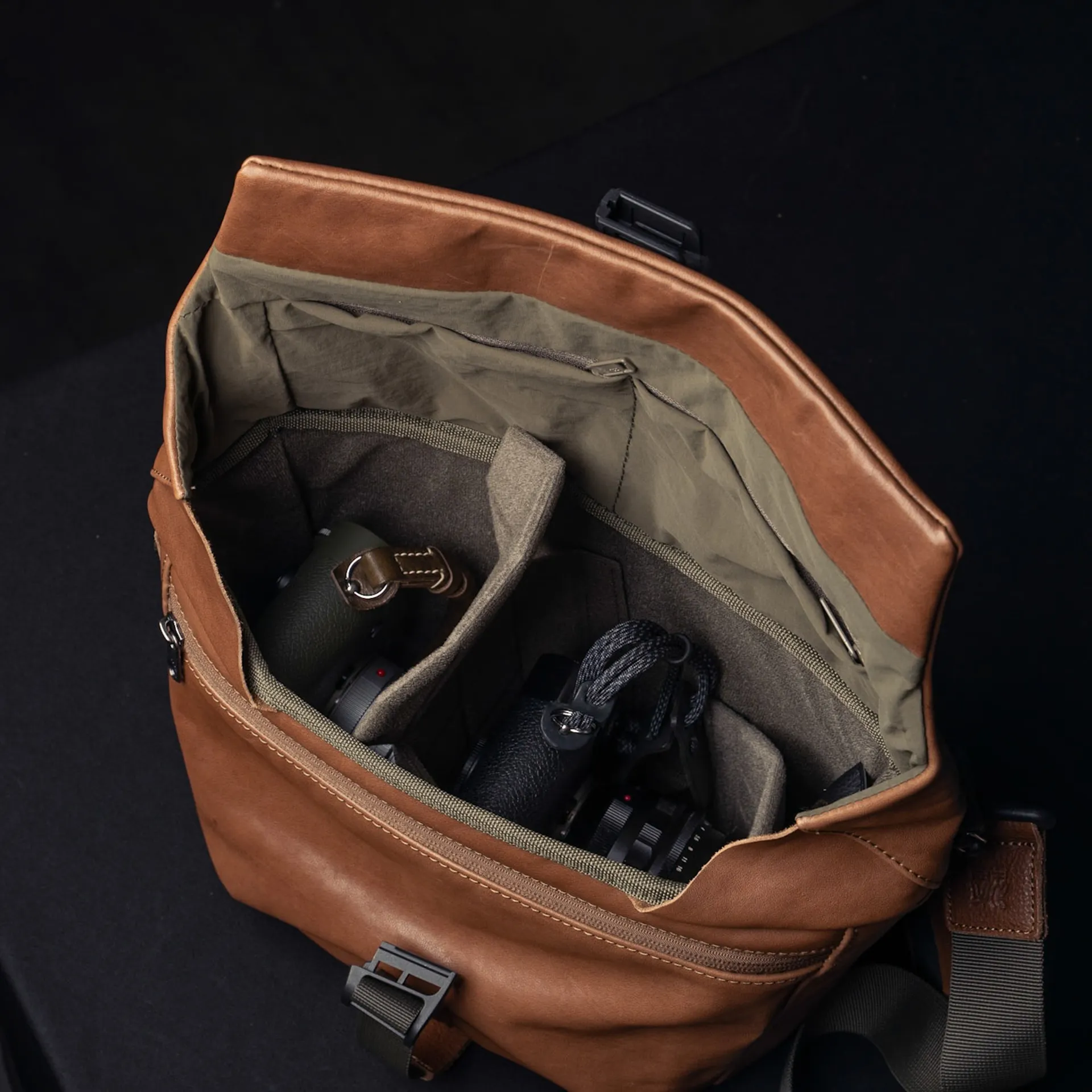 Pilot Leather Travel Camera Bag 7 L - Image 9