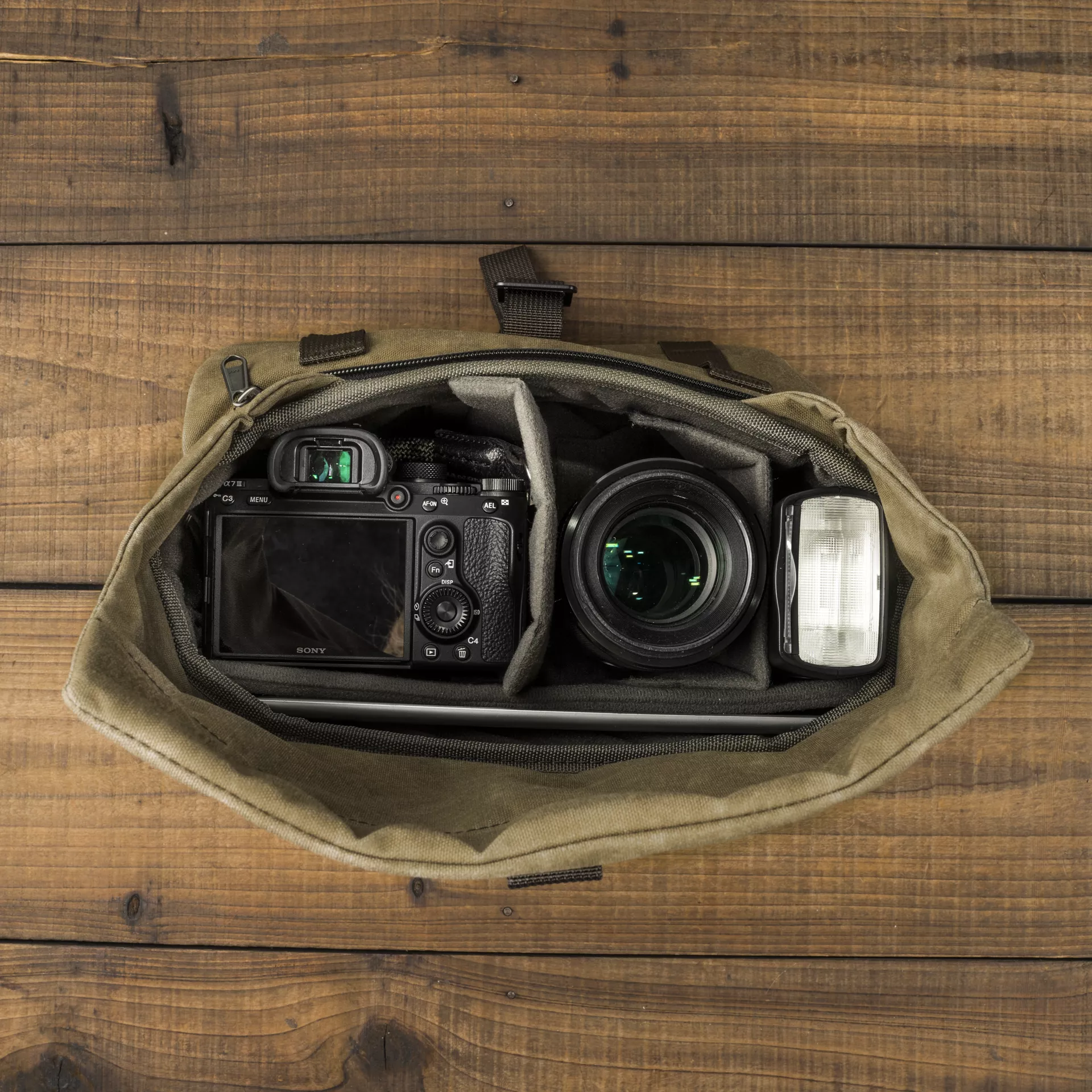 Pilot Travel Camera Bag 7 L - Image 13