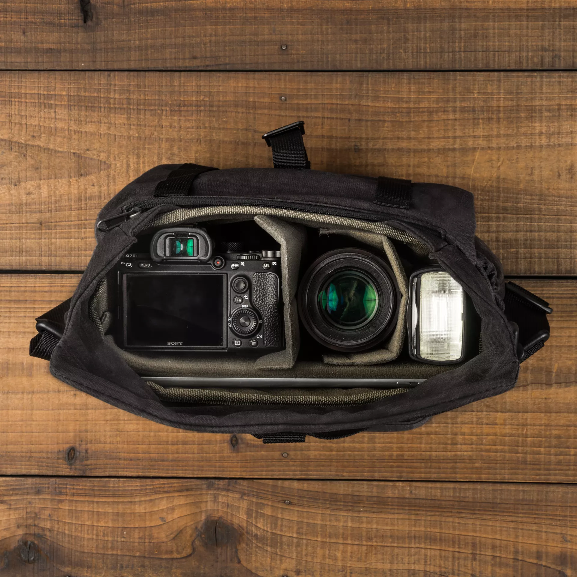 Pilot Travel Camera Bag 7 L - Image 4